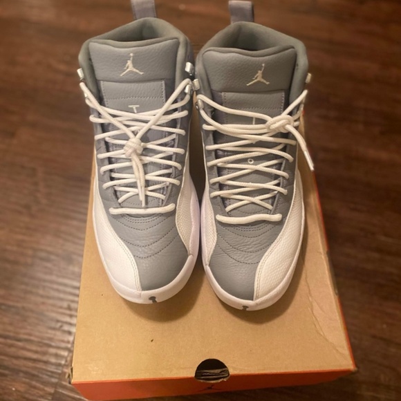 Jordan 12s men size 10 - Picture 2 of 2